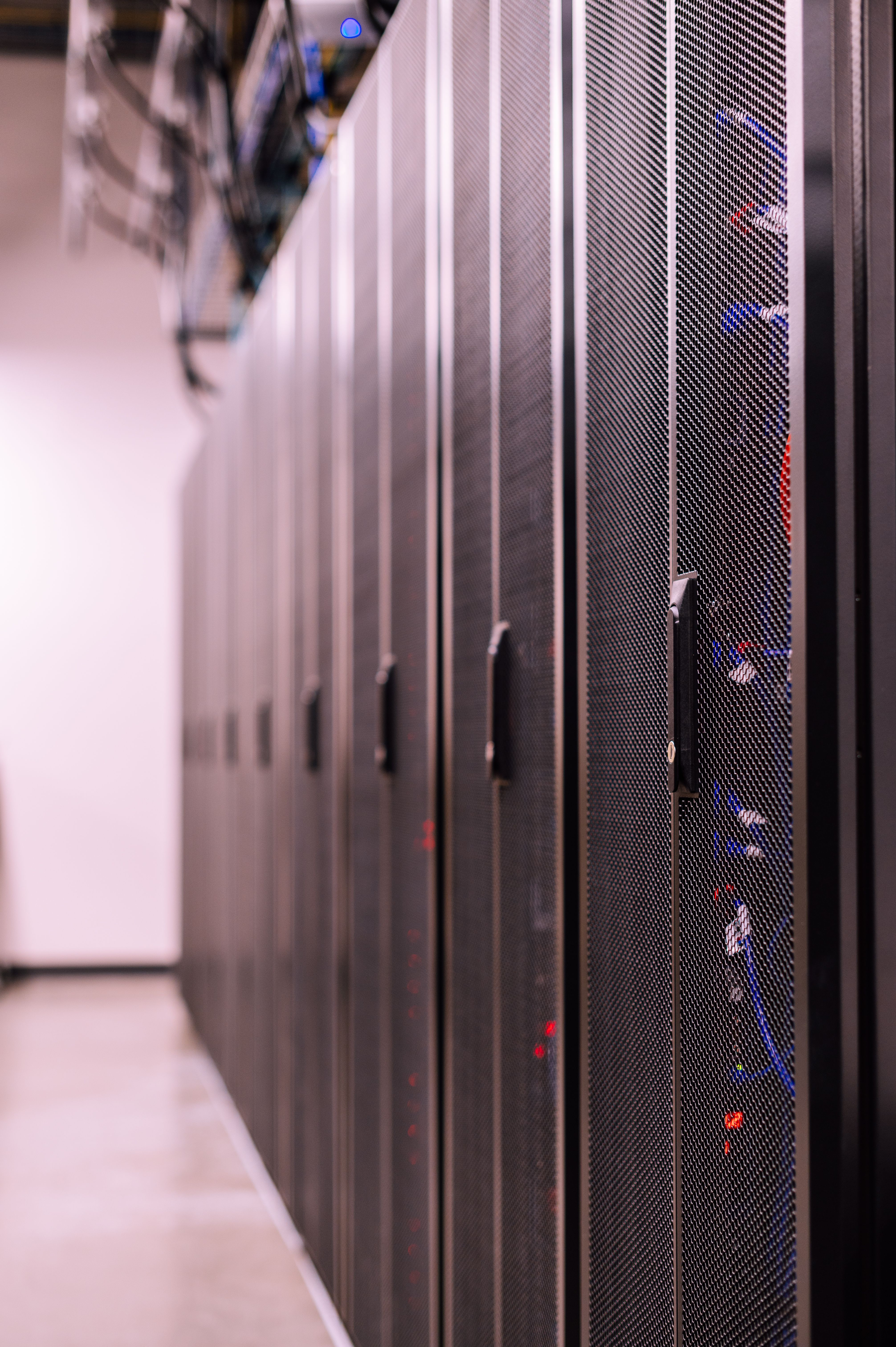 Centro de datos con racks de servidores